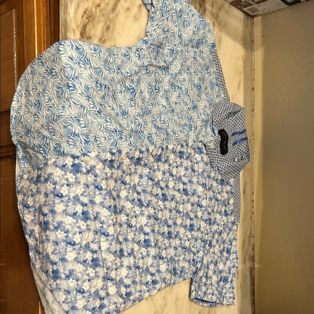 Robert Graham Blue and White Patterned Shirt size medium